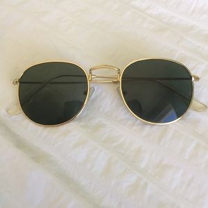 Round sunglasses